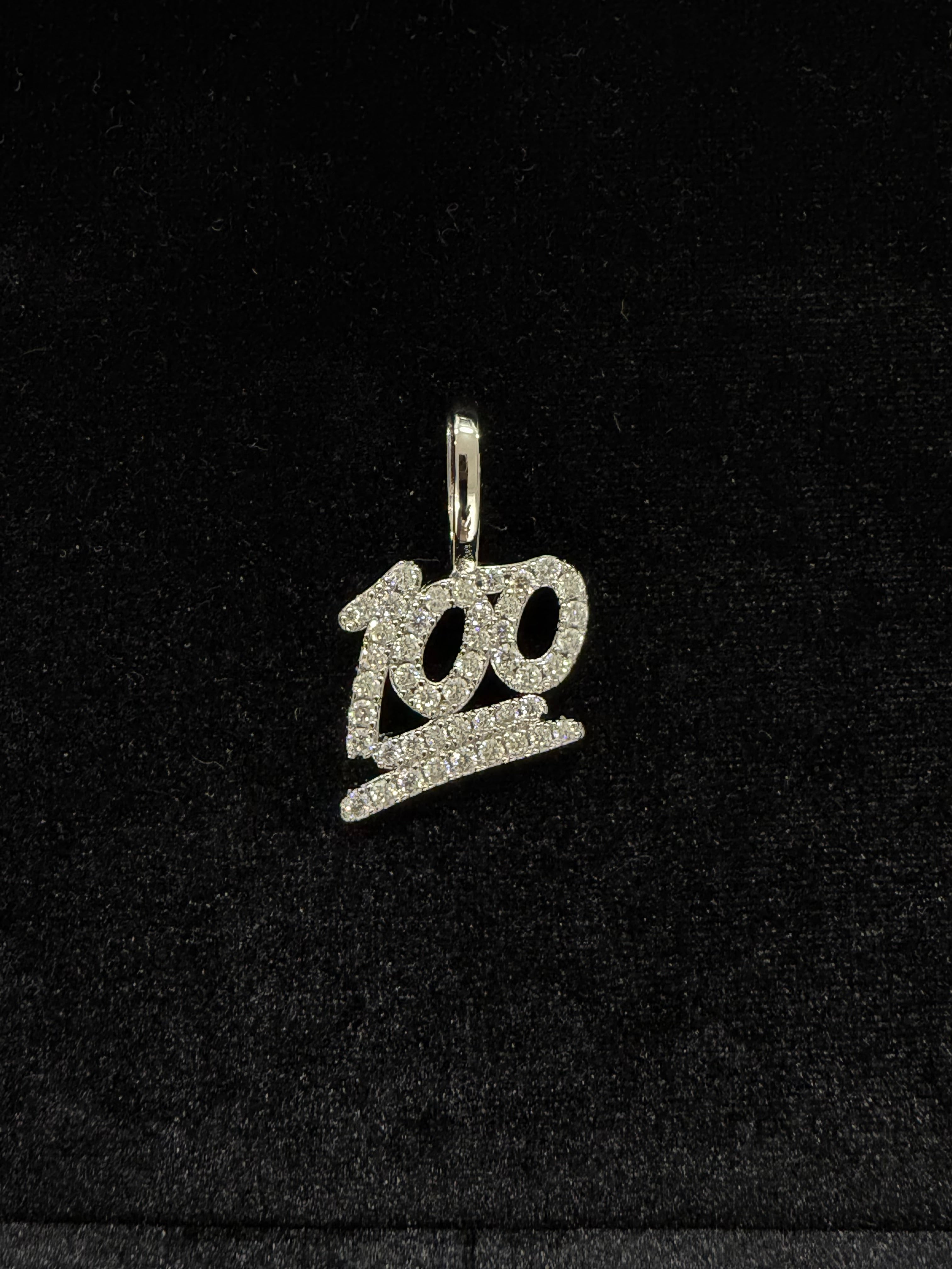 100 Pendant (100 펜던트)