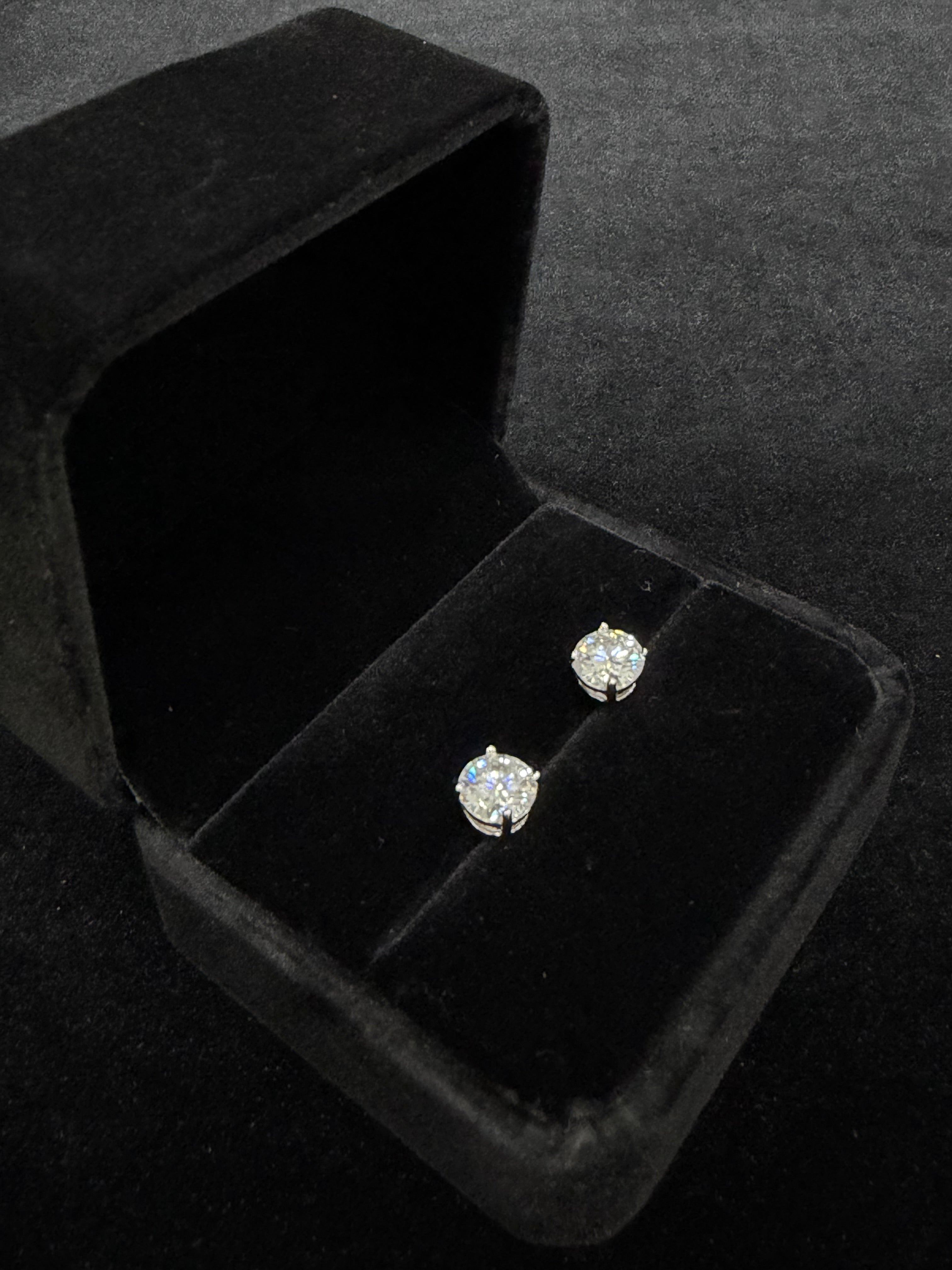 2CT Stud Earrings (스터드 이어링)