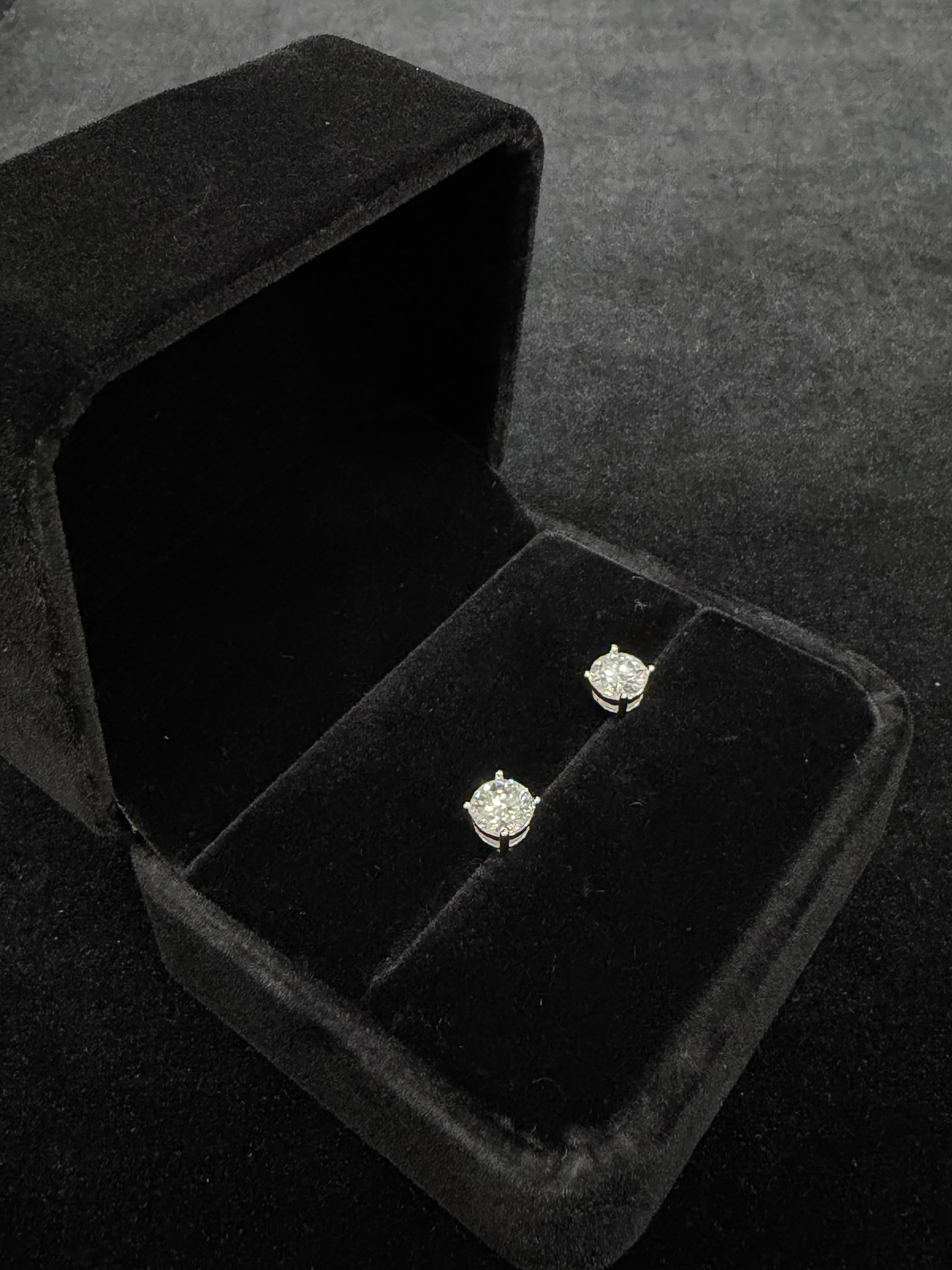 1CT Stud Earrings (스터드 이어링)