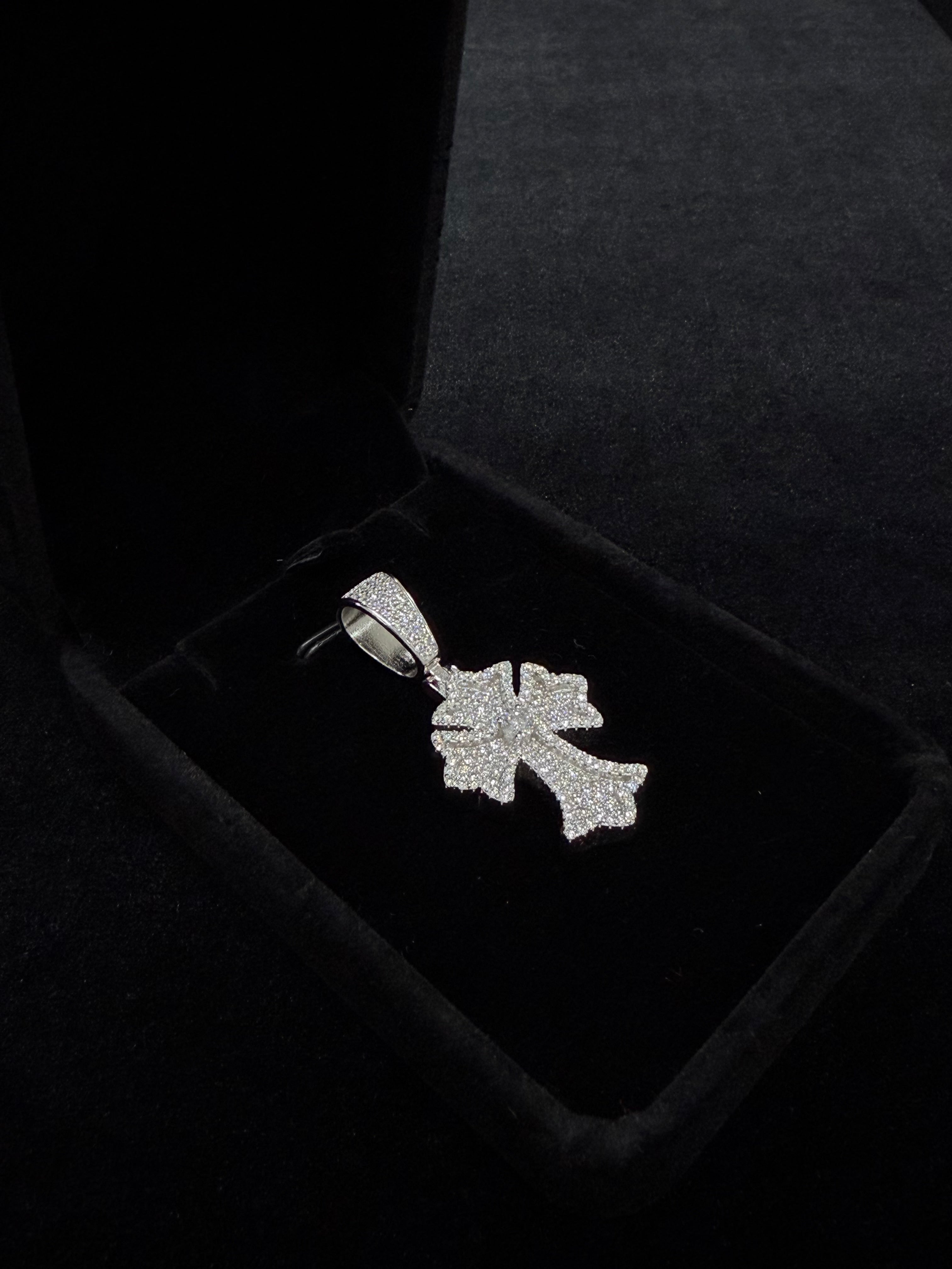 Center Stone Cross Pendant (센터 스톤 크로스 펜던트)