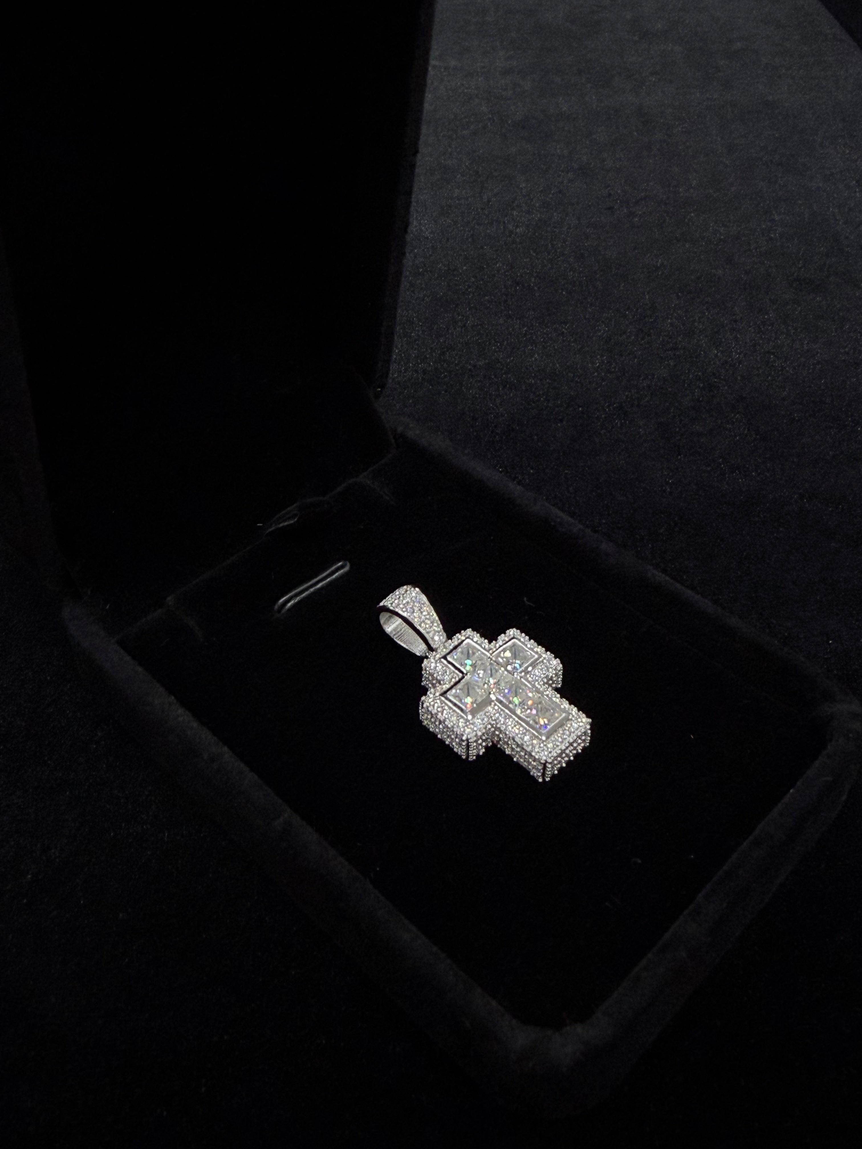 Princess Cross Pendant (프린세스 크로스 펜던트)