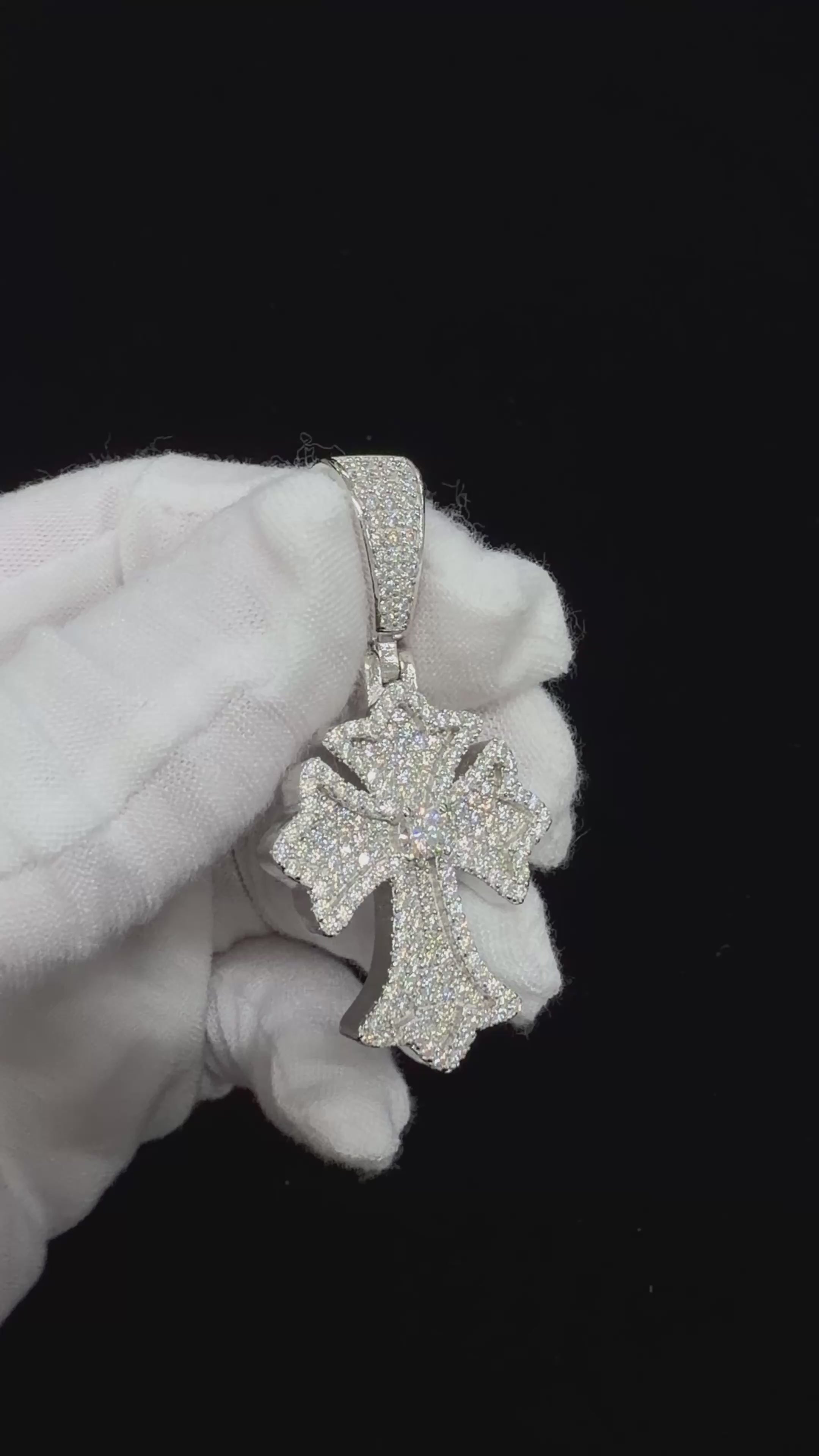 Center Stone Cross Pendant (센터 스톤 크로스 펜던트)